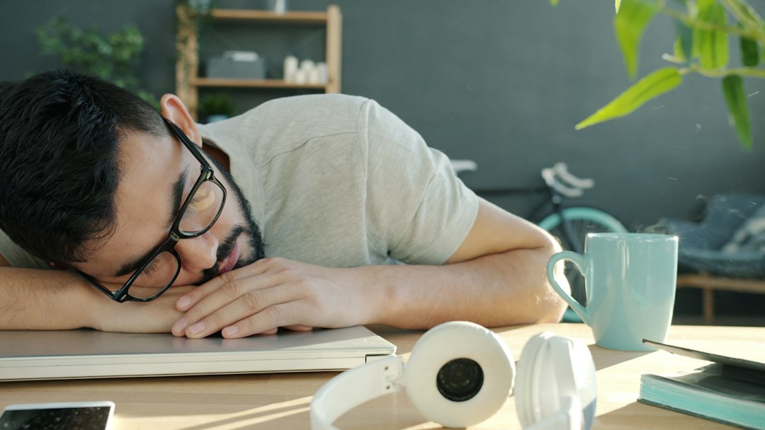 AI Voice Fatigue: Why Robotic TTS Loses Listeners