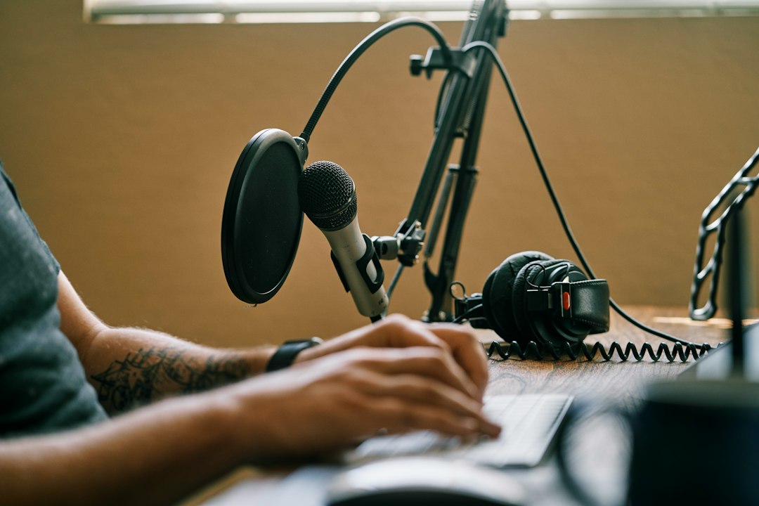 Hook Listeners in 30 Seconds: Audio Intros That Work